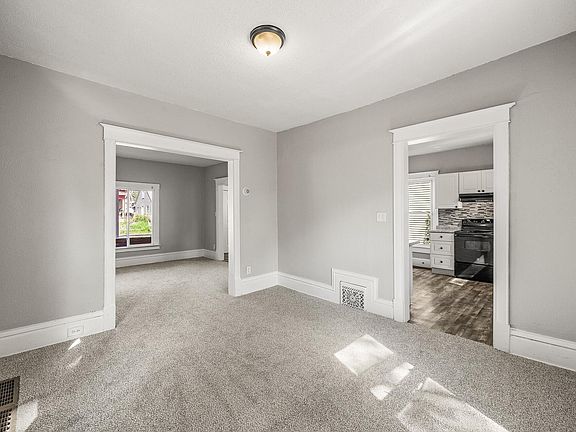 5th image of 2806 Aldrich Ave N