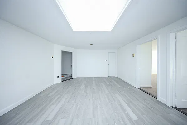 Sold by Momentum Real Estate LLC | media 18