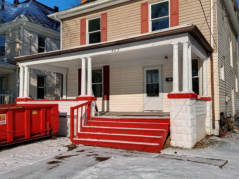 403 E Wallace Ave — Photo 1