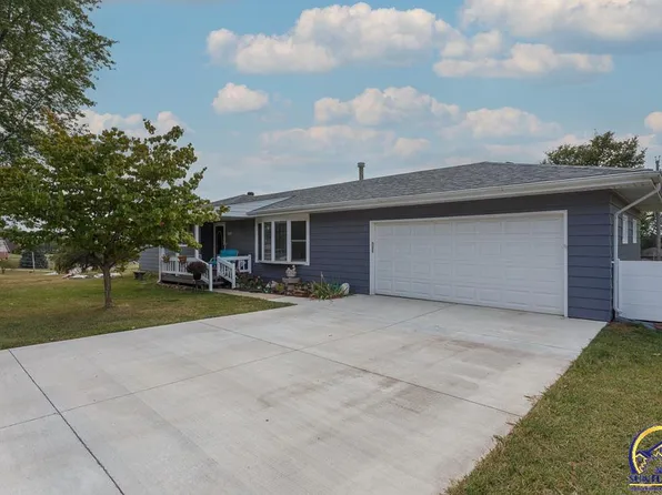 309 Kansa Dr, Ozawkie, KS 66070