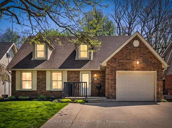 70 Peachtree Cres, Cambridge, ON N1S 4W3