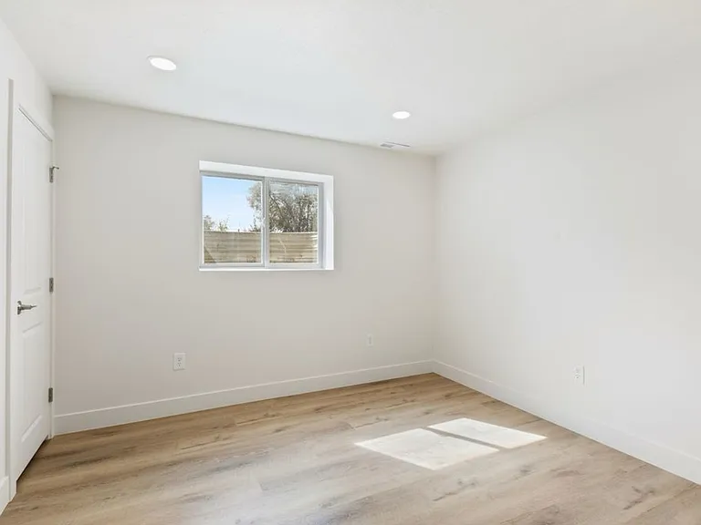 2085 N 900th St W — Photo 18