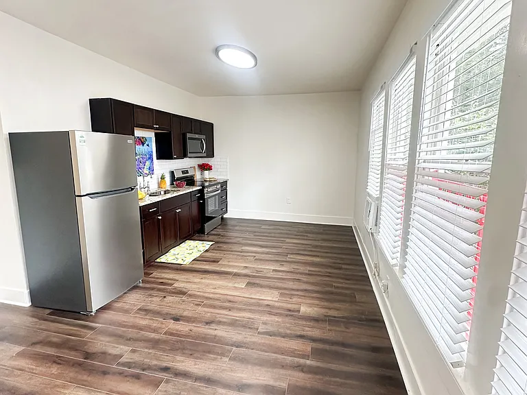 320 E Dewey Pl #9 — Photo 2