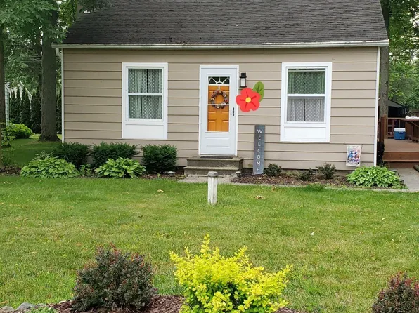 7334 Maplewood Rd, Lexington, MI 48450