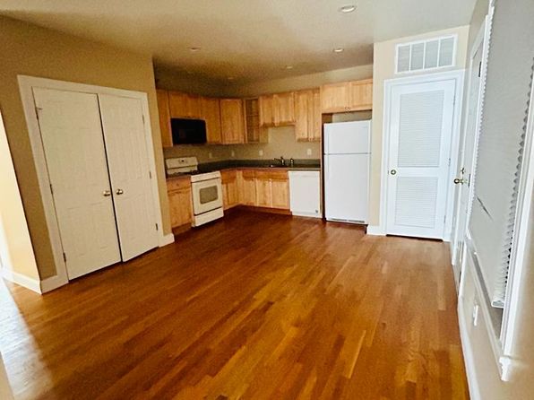 116 W Pearl St