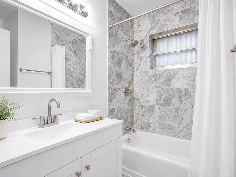 7601 Juniper St — Photo 4