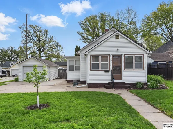 438 S 15th St, Blair, NE 68008