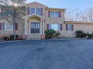 8 Reputation Dr, Chester, NY 10918