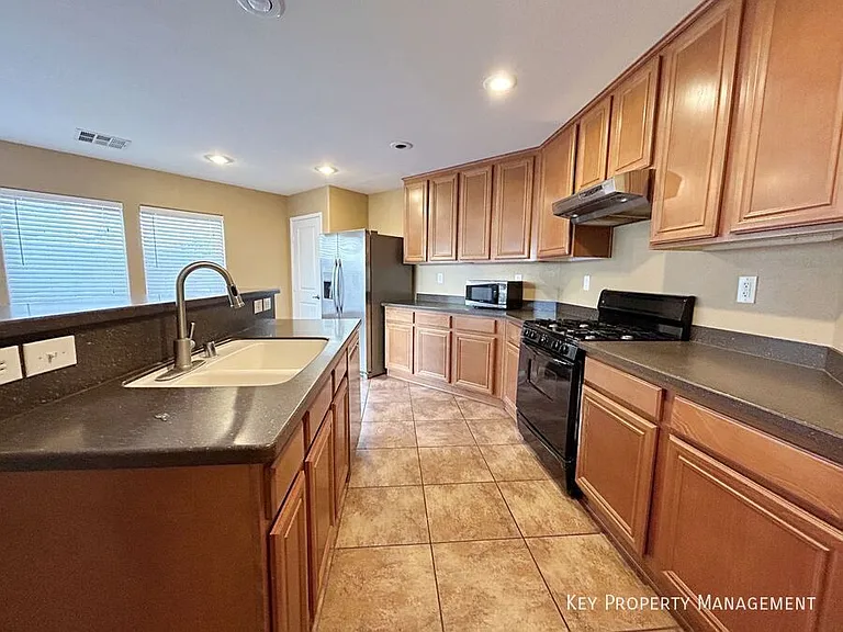 742 Iron Bridge St — Photo 10