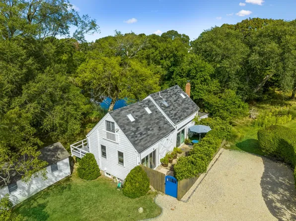 174 Red Creek Rd, Hampton Bays, NY 11946