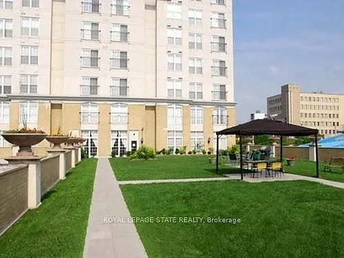 135 James St S #608 — Photo 35