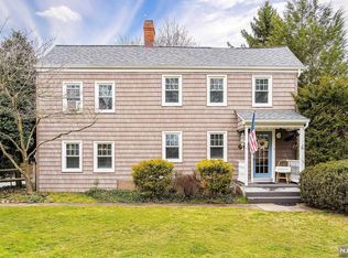 40 John Dow Ave, Waldwick, NJ 07463