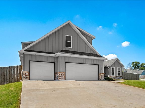 3rd image of 823 Mueller Way