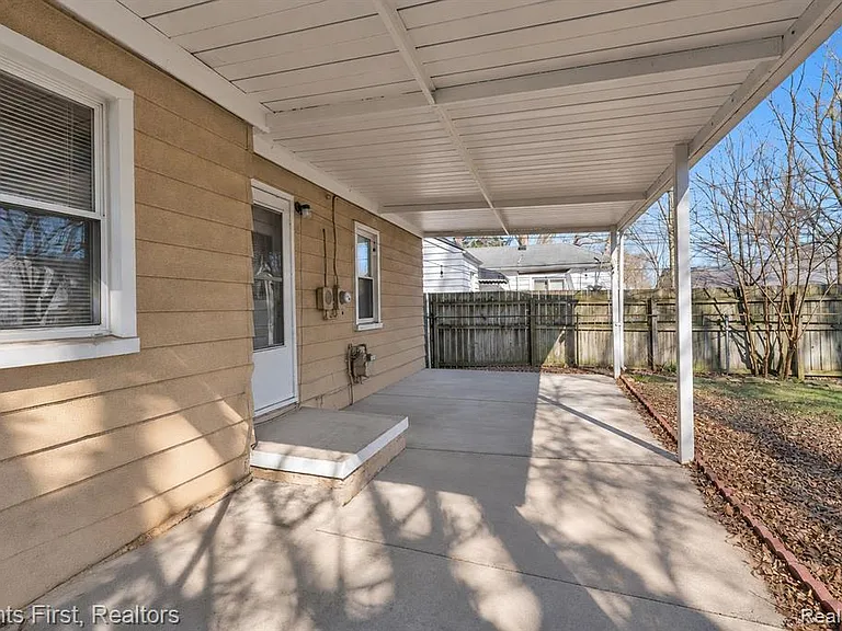 24047 Stanford St — Photo 4