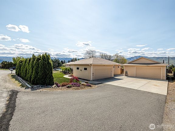 3rd image of 2524 N Astor Avenue