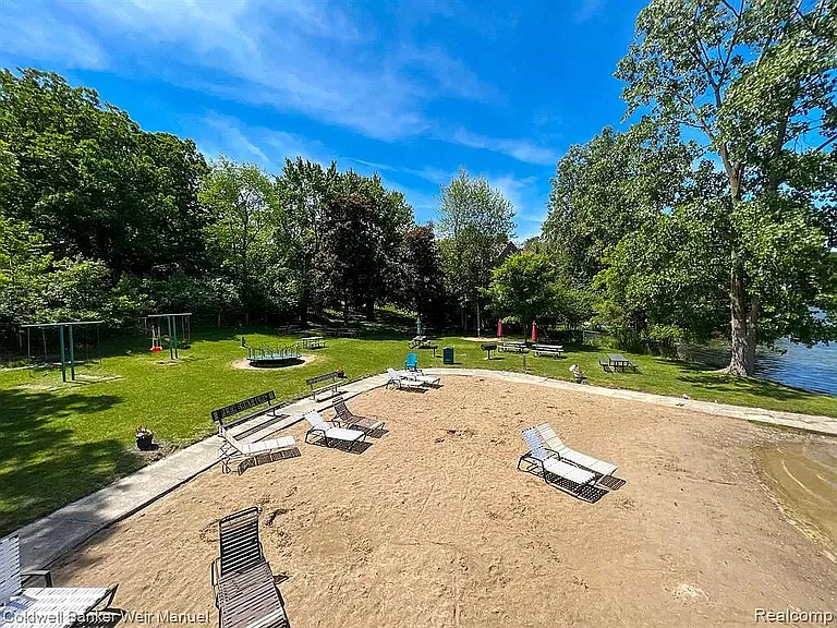 6995 Leytonstone Blvd — Photo 36