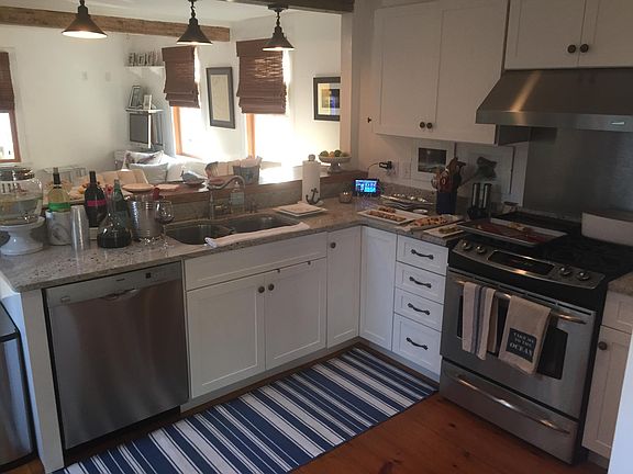 Kitchen - Granite Counter Tops and Stainless Steel Appliances - Gas Range