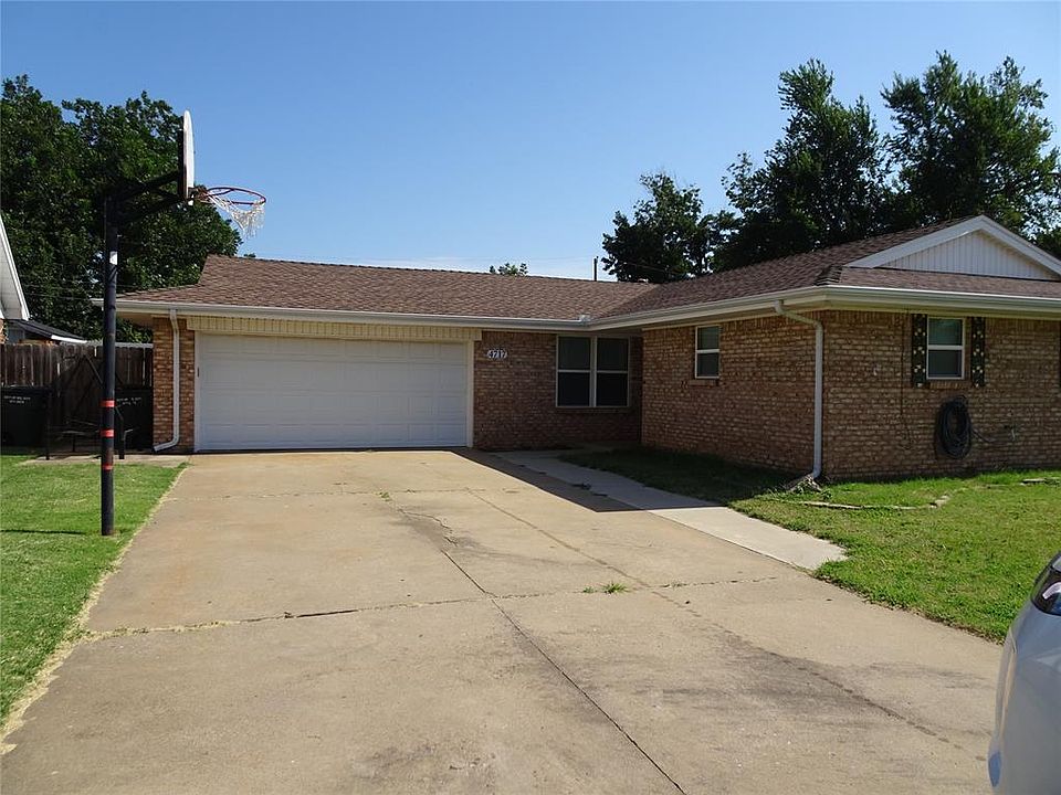 1st image of 4717 Woodview Dr