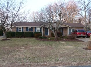 3157 Sharon St, Hickory, NC 28601