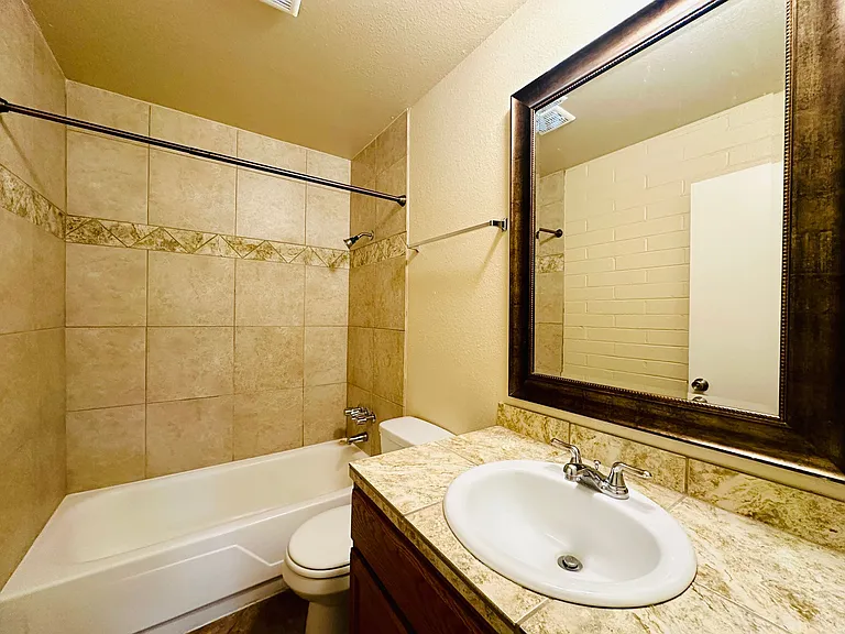 Desert Atrium - Studios, 1 Bedrooms and 2 Bedrooms in Great Location! Community Pool! — Photo 3