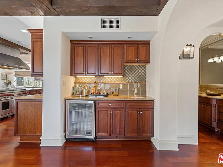 300 N Dianthus St — Photo 21