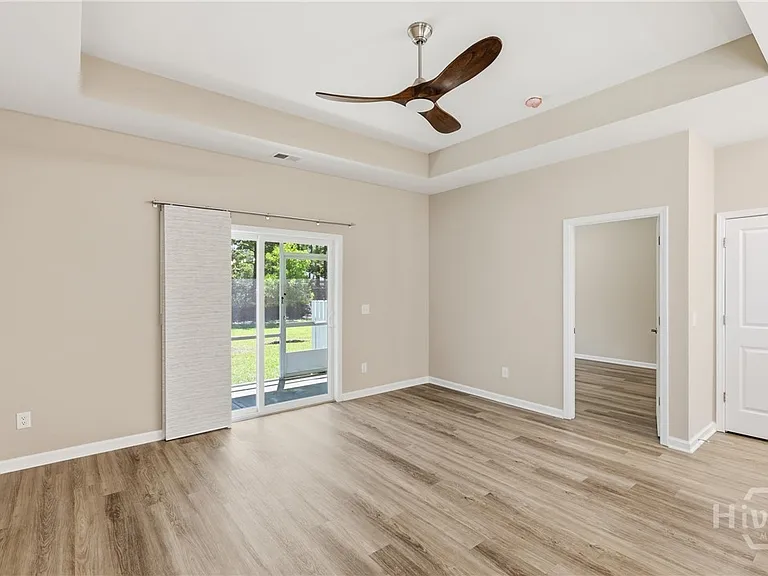 130 Danbury Ct — Photo 18