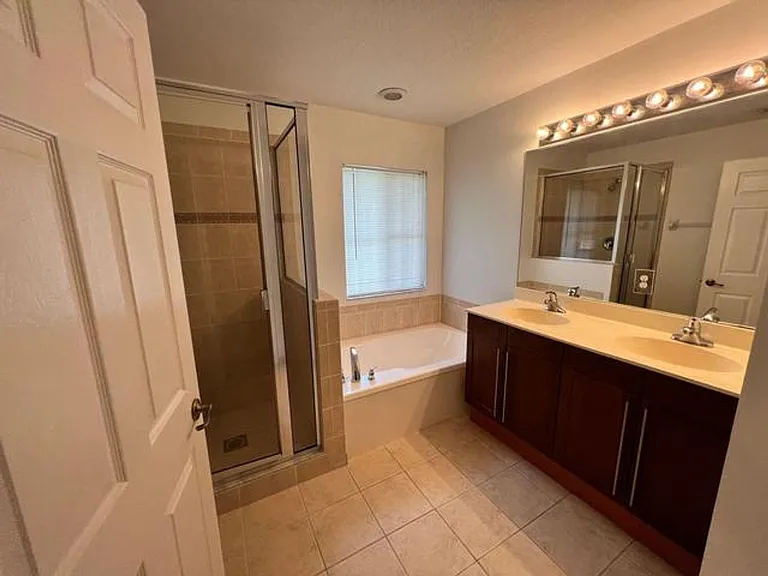 5122 NW 30th Ln — Photo 11