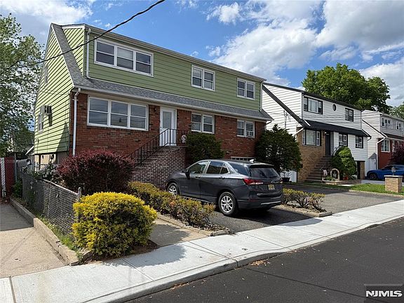 3rd image of 13 Joseph St