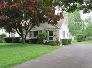 209 Paul Ln, Warminster, PA 18974