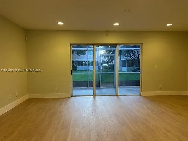3 bed, 1361 sqft, $2,950 — Photo 4