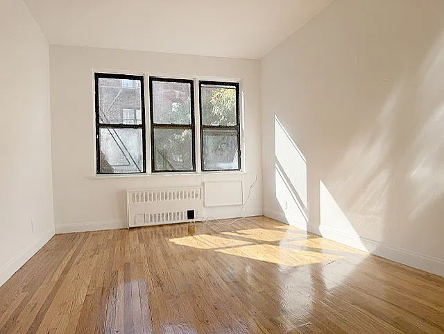 313 E 90th St #3D