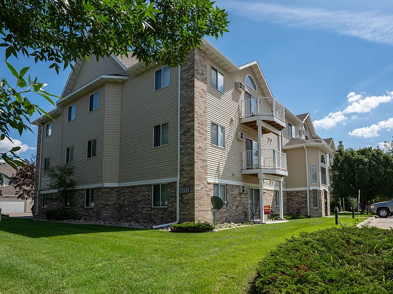 Bismarck, ND Sierra Ridge Apartments | Exterior