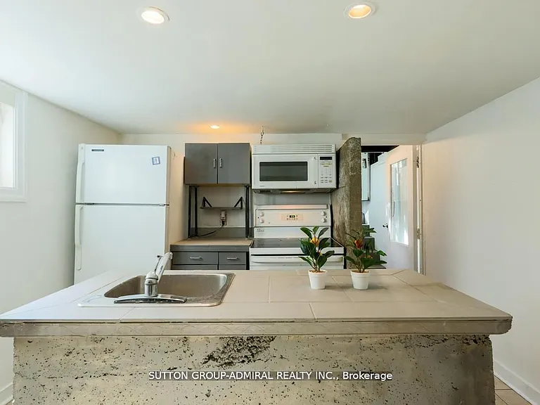 70 Carlaw Ave #BASEMENT — Photo 7