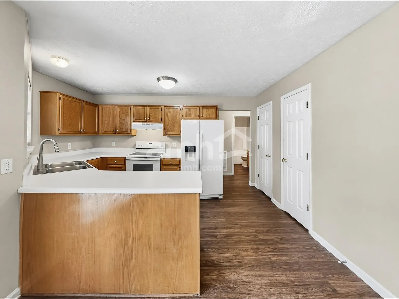 3 bed, 2.0 bath, 1347 sqft, $2,105 — Photo 3