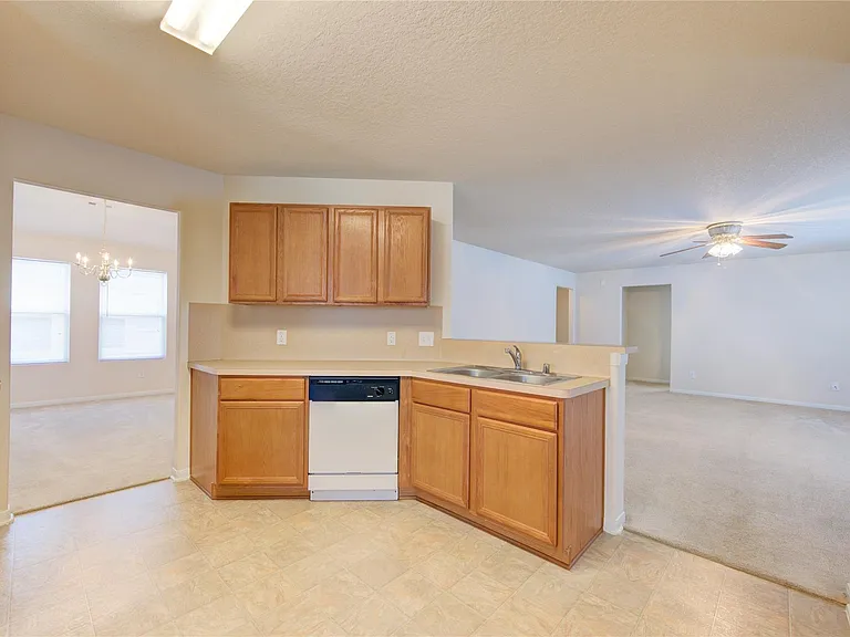 3639 Barkers Crossing Ave — Photo 10