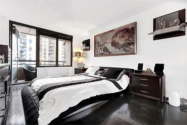 Rented by R New York