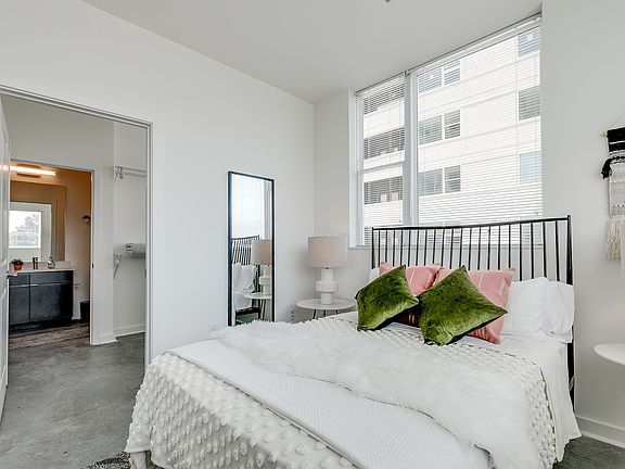 2nd image of 3113 W Marshall St #612