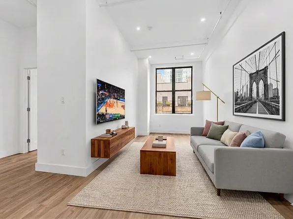 81 Willoughby Street image 1 of 10