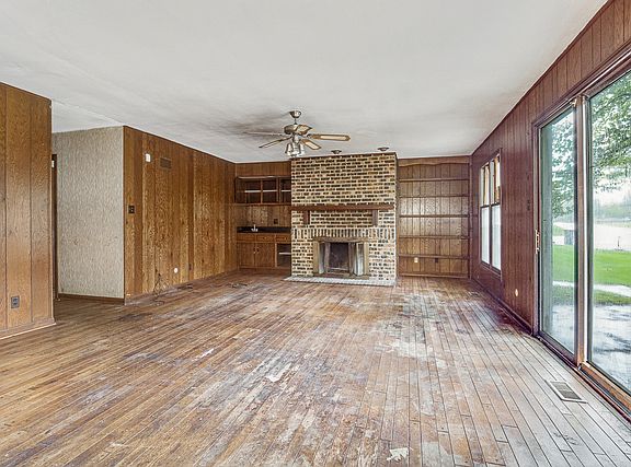 3rd image of 2930 Cambridge Ln