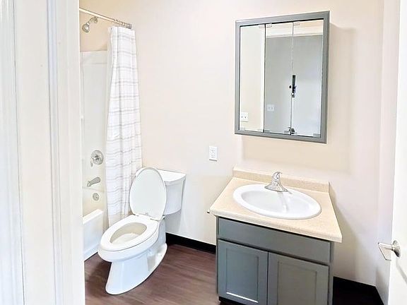 5th image of 1605 Schmedeman Ave #203