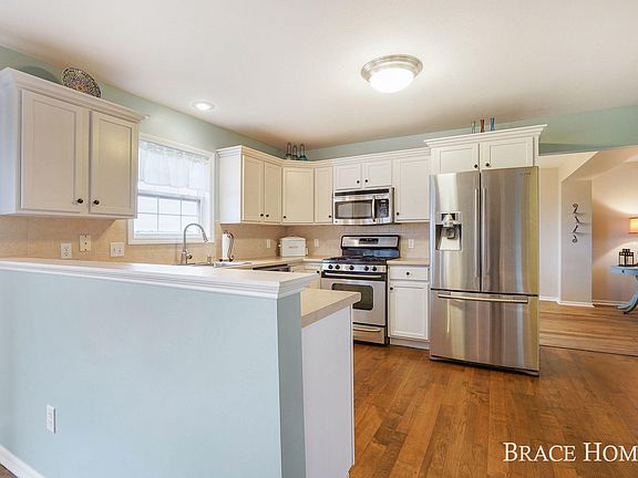 5th image of 6536 Avalon Dr SE