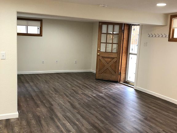 Entrance to living area from front door