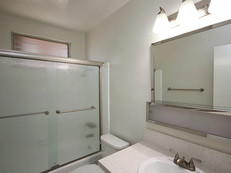 567 N Holliston Ave #1 — Photo 15