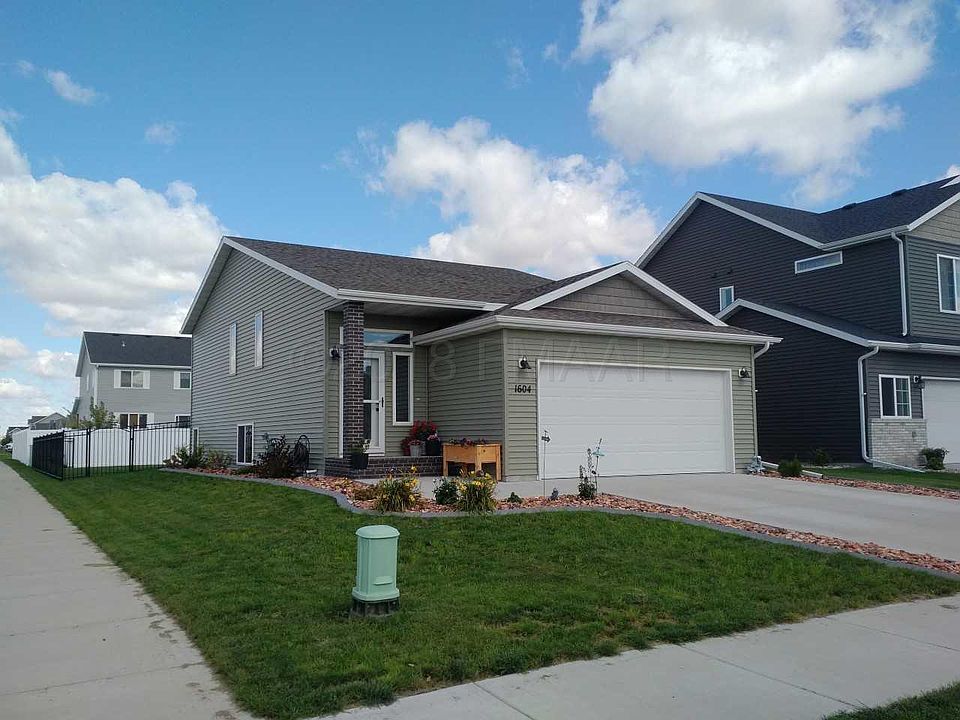 1st image of 1604 44th Ave S