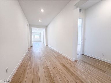 8289 Warbonnet Way, Las Vegas, NV 89113, photo 5