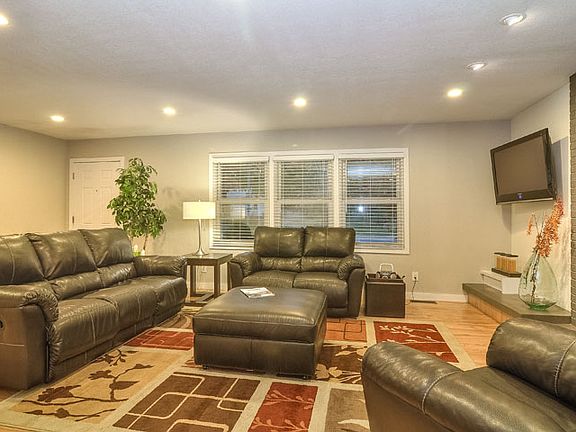 2nd image of 10019 Lydia Ave