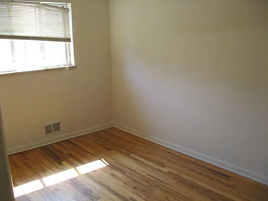 2233 W Parkhill Ave — Photo 9