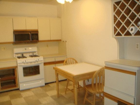 table and chairs/dishwasher included