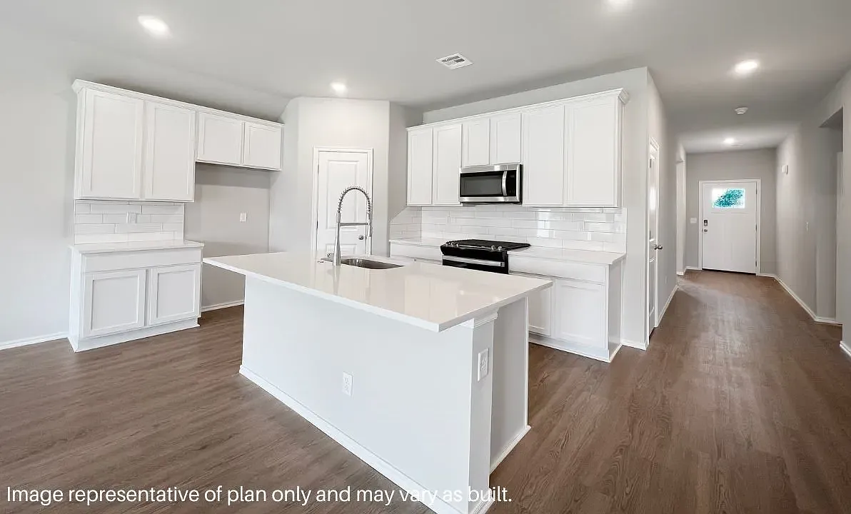 4 bed, 1796 sqft, $1,995 — Photo 2