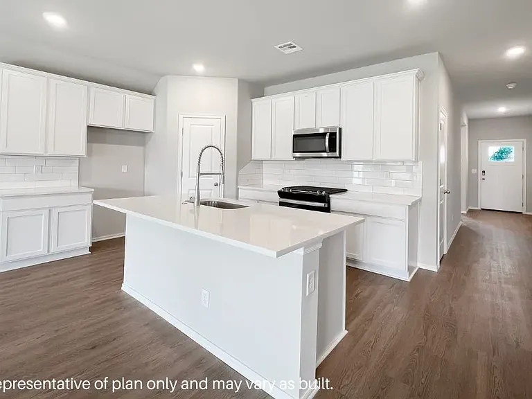 5549 Tracy Ln — Photo 2